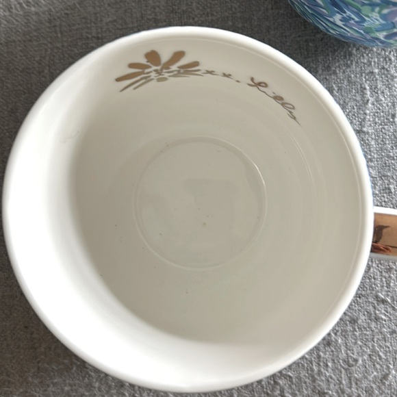 LILLY PULITZER Blue Floral - Gold Handle - Mug Cup Coffee/Tea Collector - Picture 6 of 6